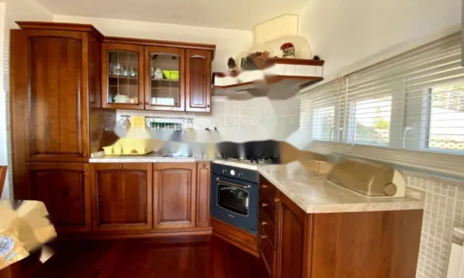 Недвижимость Трехкомнатная квартира Центр: 11