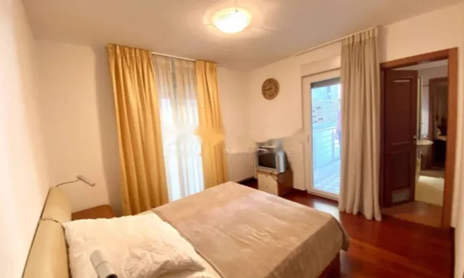 Недвижимость Трехкомнатная квартира Центр: 16