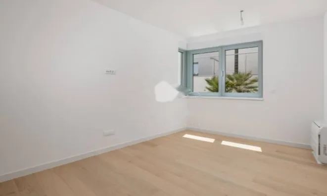 Недвижимость Трёхкомнатная квартира, Опатия: 10