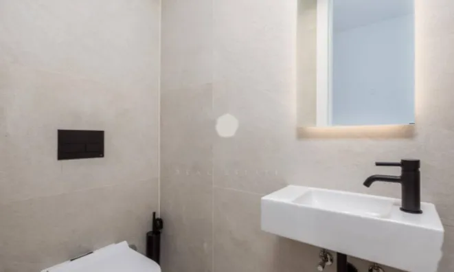 Недвижимость Трёхкомнатная квартира, Опатия: 18