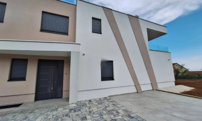 Недвижимость Четырехкомнатная квартира Побри: 1