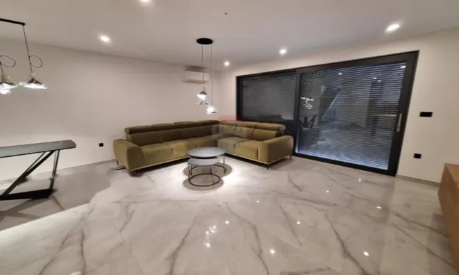 Недвижимость Четырехкомнатная квартира Побри: 4