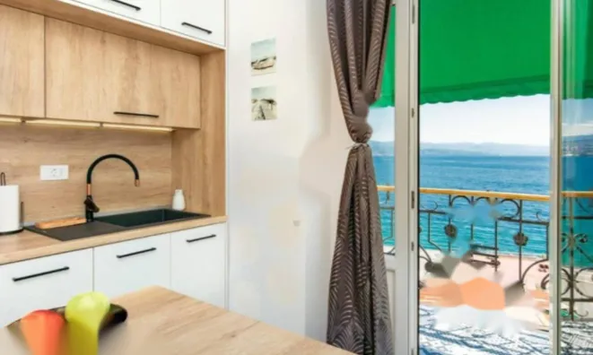 Недвижимость Двухкомнатная квартира в центре: 3