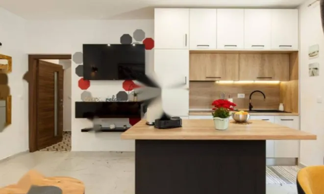 Недвижимость Двухкомнатная квартира в центре: 4