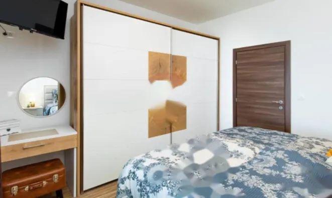 Недвижимость Двухкомнатная квартира в центре: 11