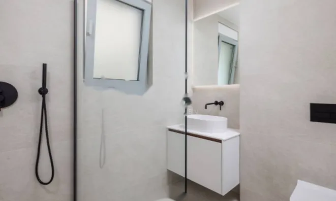 Недвижимость Трехкомнатная квартира в Центре: 8