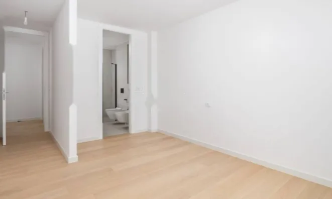 Недвижимость Трехкомнатная квартира в Центре: 27