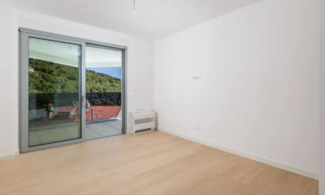 Недвижимость Трехкомнатная квартира в Центре: 28