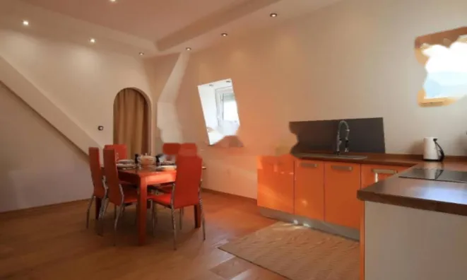 Недвижимость Четырехкомнатная квартира, Центр, Опатия: 5