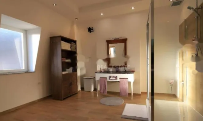 Недвижимость Четырехкомнатная квартира, Центр, Опатия: 7