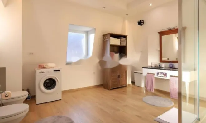 Недвижимость Четырехкомнатная квартира, Центр, Опатия: 8