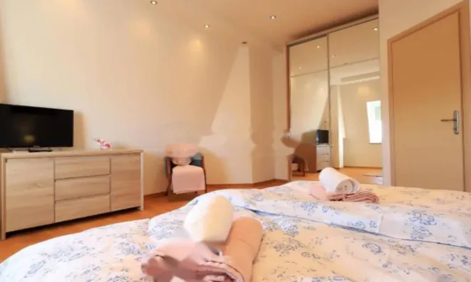 Недвижимость Четырехкомнатная квартира, Центр, Опатия: 17