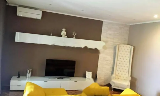 Недвижимость Трёхкомнатная квартира в центре: 3