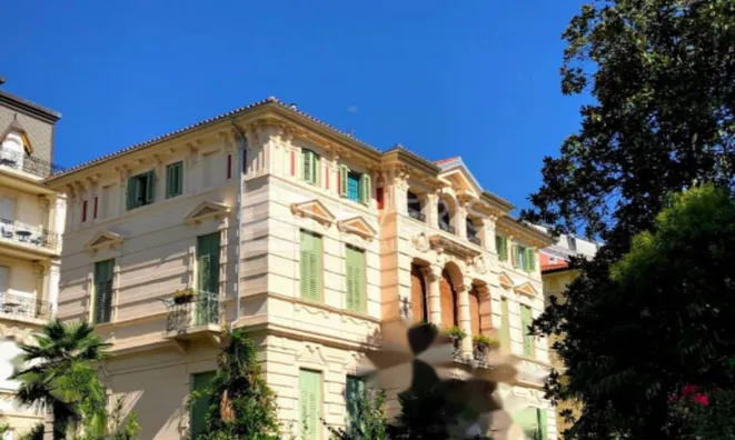 Недвижимость Трёхкомнатная квартира в центре: 17