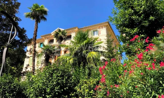 Недвижимость Трёхкомнатная квартира в центре: 18