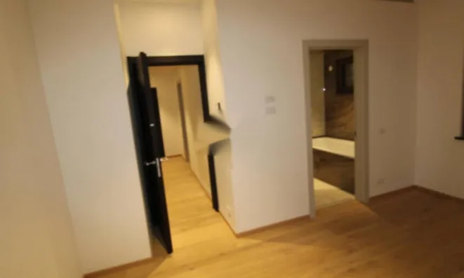 Недвижимость Трехкомнатная квартира Центр: 3