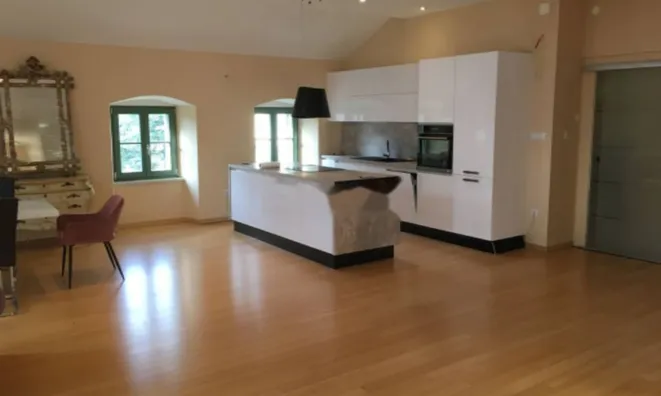 Недвижимость Трехкомнатная квартира Центр: 3