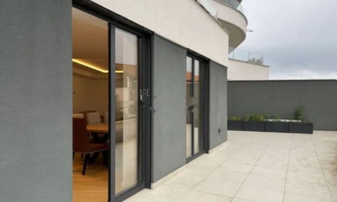 Недвижимость Четырехкомнатная квартира Центр: 3