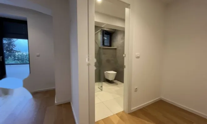 Недвижимость Четырехкомнатная квартира Центр: 9