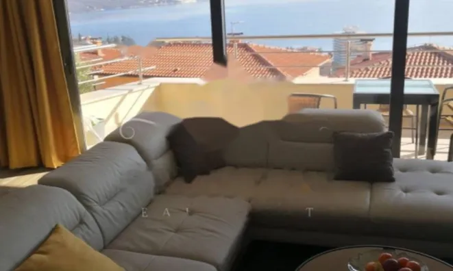 Недвижимость Двухкомнатная квартира в центре: 2