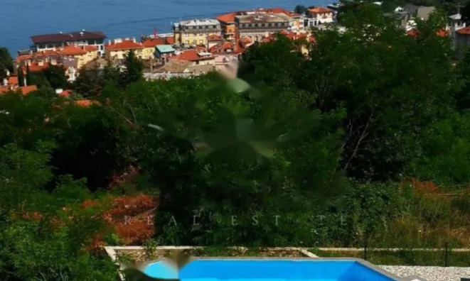 Недвижимость Двухкомнатная квартира в центре: 14