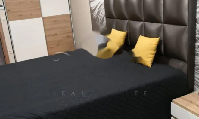 Недвижимость Двухкомнатная квартира в центре: 25