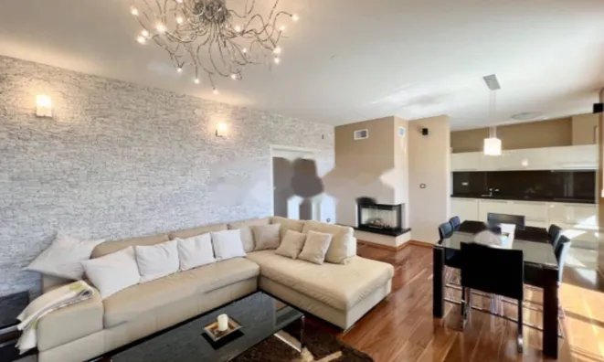 Недвижимость Четырехкомнатная квартира, Опатия: 1