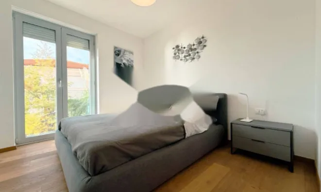 Недвижимость Трехкомнатная квартира Центр: 32