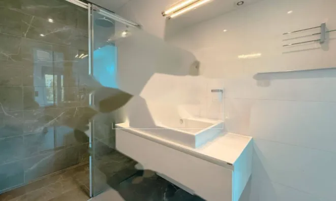 Недвижимость Трехкомнатная квартира Центр: 36