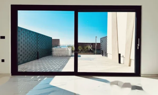 Недвижимость Четырехкомнатная квартира Побри: 1