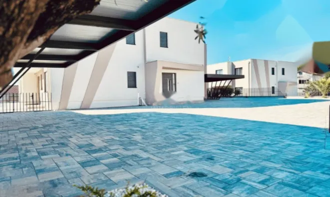 Недвижимость Четырехкомнатная квартира Побри: 10