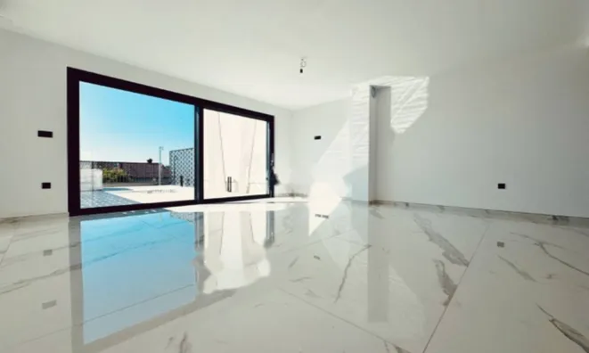 Недвижимость Четырехкомнатная квартира Побри: 18