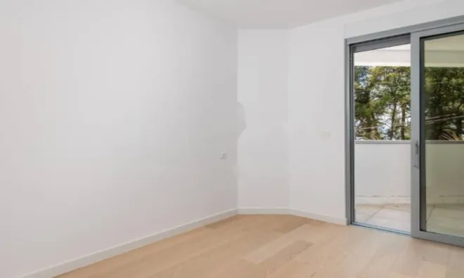 Недвижимость Двухкомнатная квартира Центр: 3