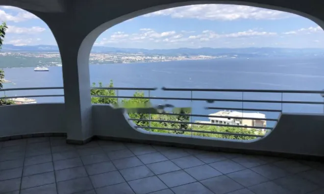 Недвижимость Трехкомнатная квартира Центр: 2