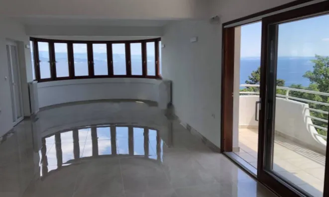 Недвижимость Трехкомнатная квартира Центр: 7