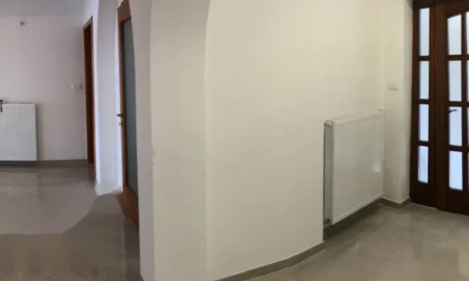 Недвижимость Трехкомнатная квартира Центр: 9