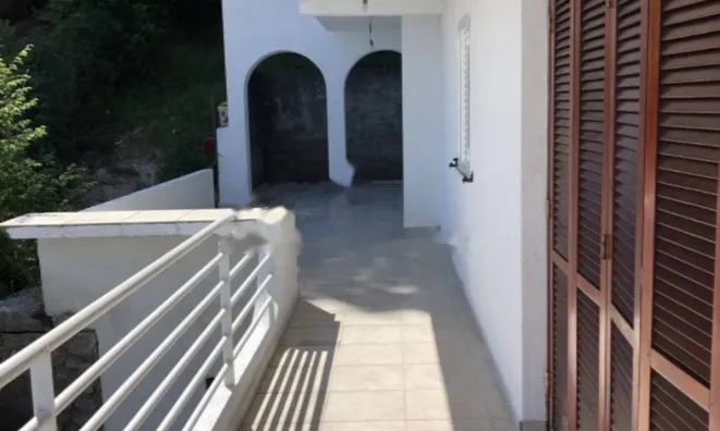 Недвижимость Трехкомнатная квартира Центр: 20