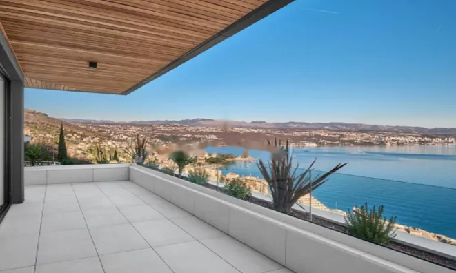 Недвижимость Четырехкомнатная квартира, центр, Опатия: 1