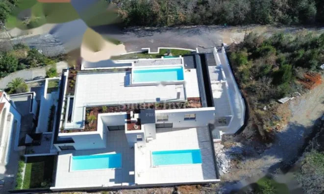 Недвижимость Четырехкомнатная квартира, центр, Опатия: 8