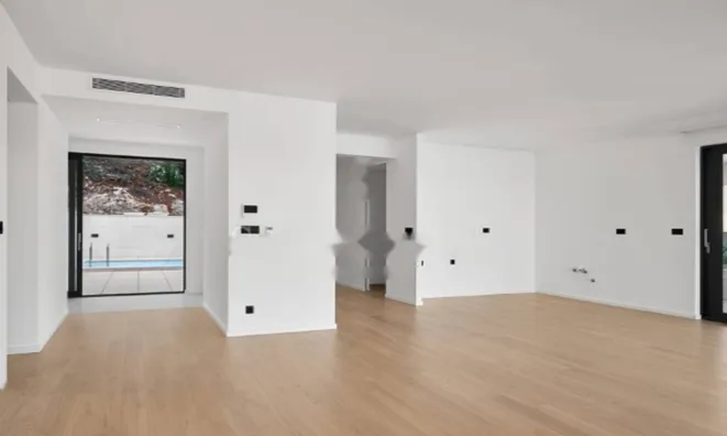 Недвижимость Четырехкомнатная квартира, центр, Опатия: 14