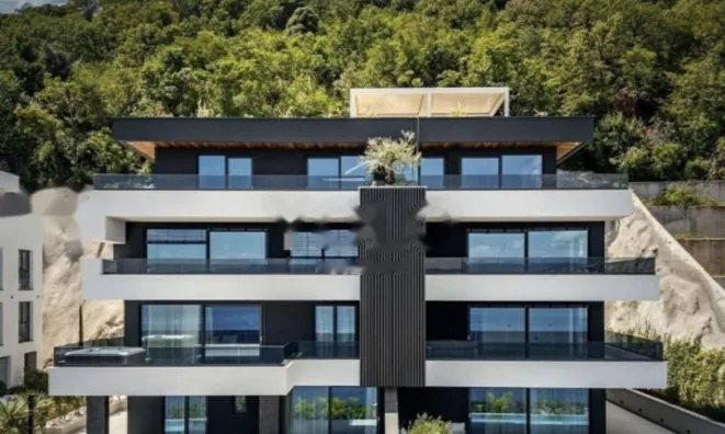 Недвижимость Четырехкомнатная квартира Центр: 1