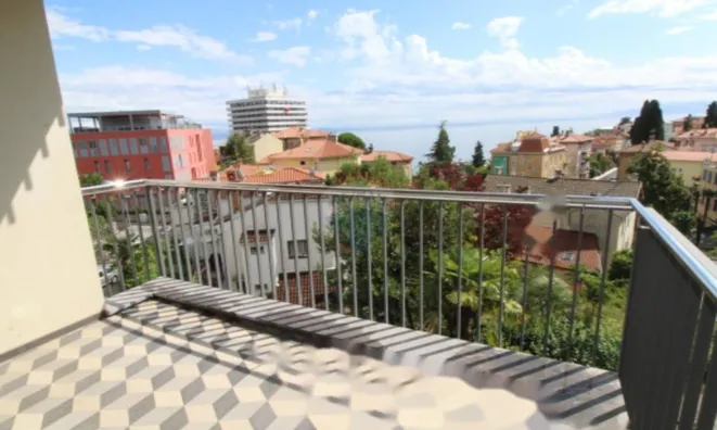 Недвижимость Четырехкомнатная квартира в Опатии: 1