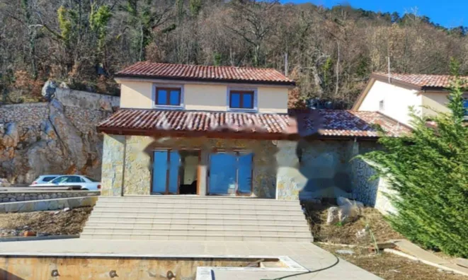 Недвижимость Многоквартирный дом Поляне: 7