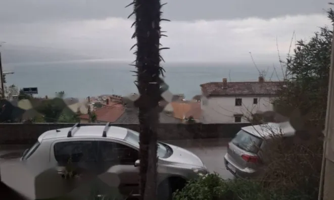 Недвижимость Двухкомнатная квартира в центре: 1