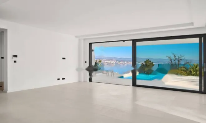 Недвижимость Четырехкомнатная квартира Центр: 1