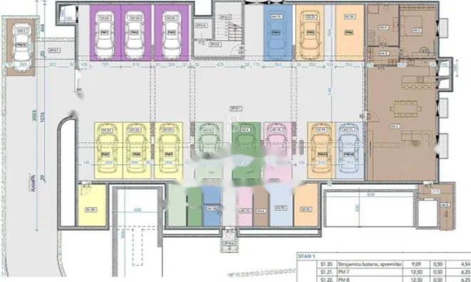 Недвижимость Четырехкомнатная квартира Центр: 8