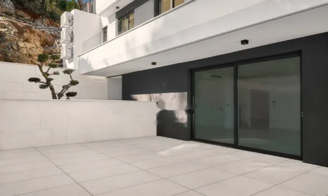 Недвижимость Четырехкомнатная квартира Центр: 12