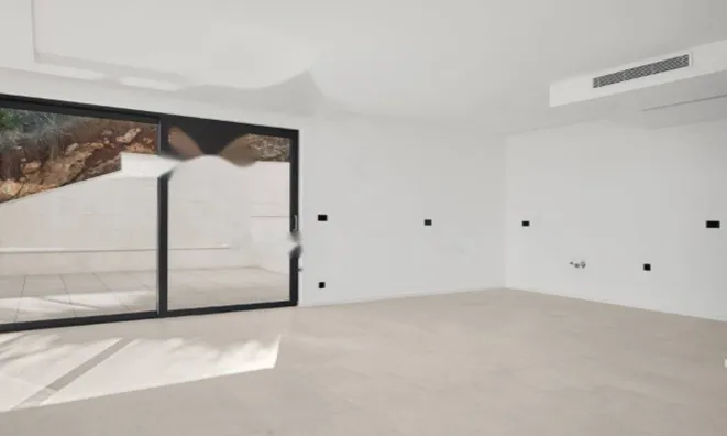 Недвижимость Четырехкомнатная квартира Центр: 15