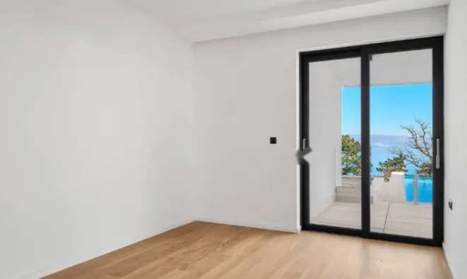 Недвижимость Четырехкомнатная квартира Центр: 16