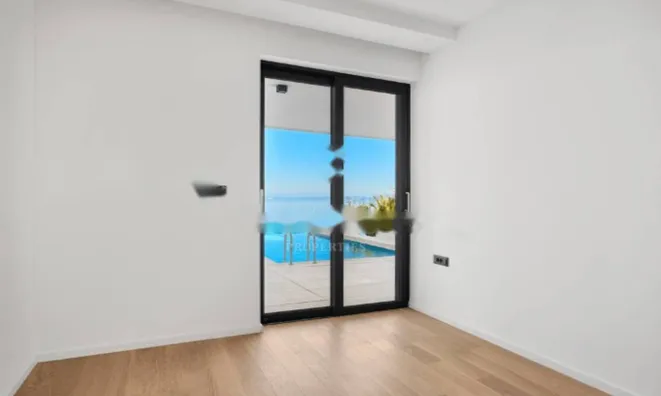 Недвижимость Четырехкомнатная квартира Центр: 17